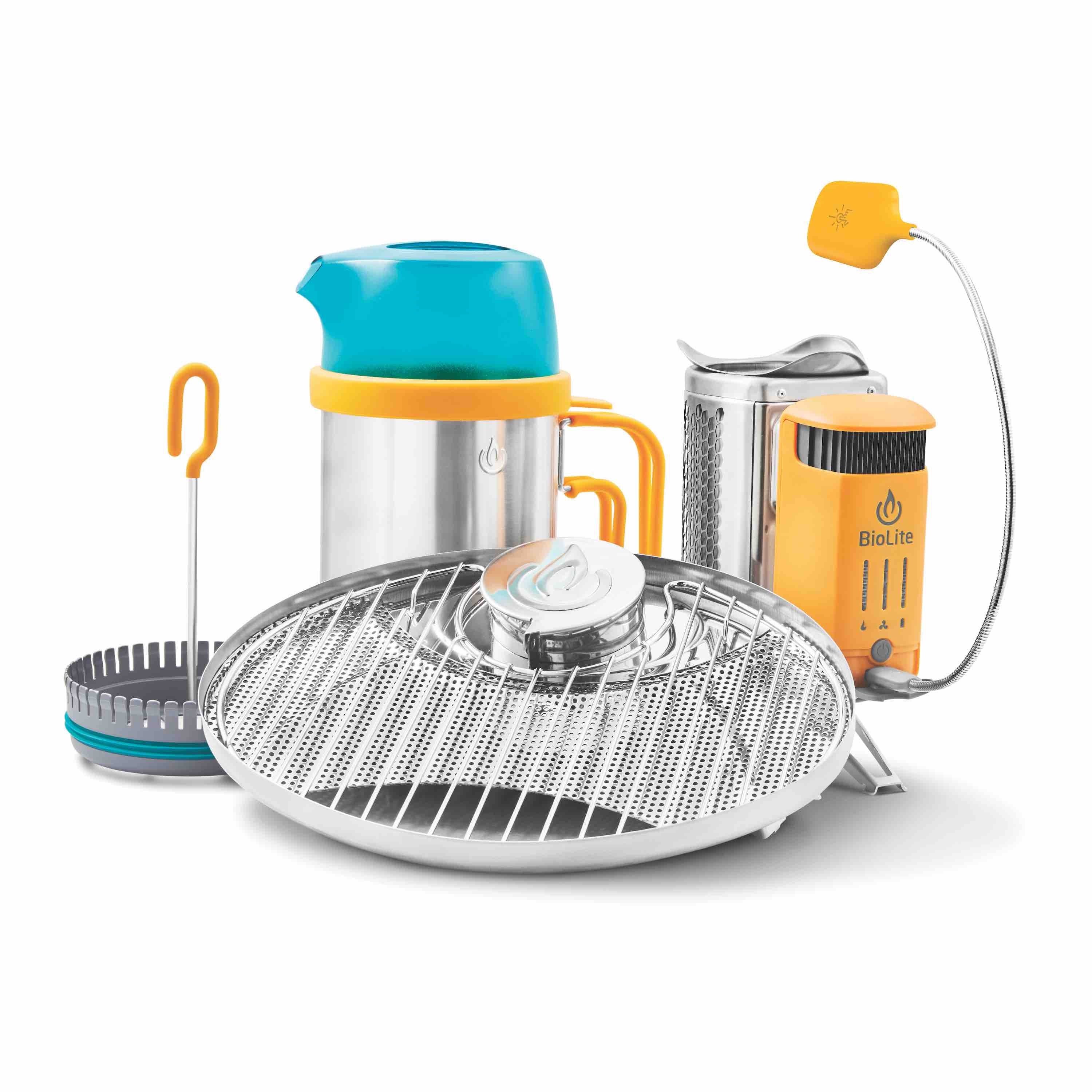 Campingkocher und Ladestation für Smartphones . Aus Holzfeuer Strom erzeugen ! BioLite CampStove Complete Cook Kit