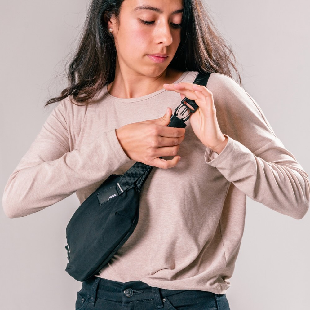 Matador ReFraction Packable Sling (black) - Ultraleichte, faltbare Hüfttasche für Städtereisen (2 Liter) von Matador