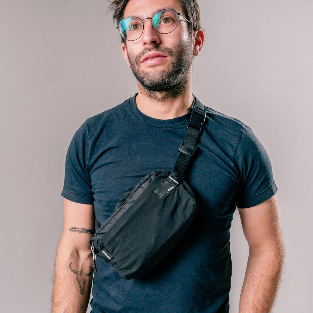 Matador ReFraction Packable Sling (black) - Ultraleichte, faltbare Hüfttasche für Städtereisen (2 Liter) von Matador