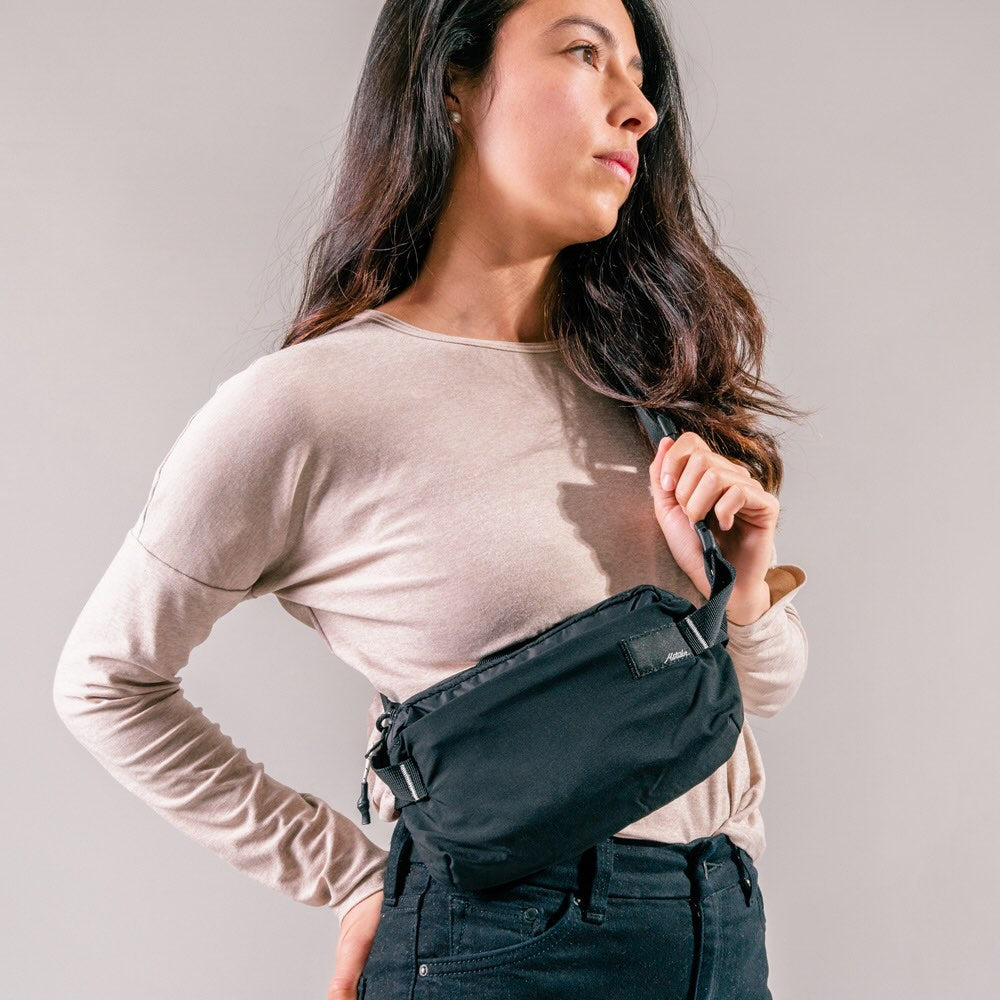 Matador ReFraction Packable Sling (black) - Ultraleichte, faltbare Hüfttasche für Städtereisen (2 Liter) von Matador