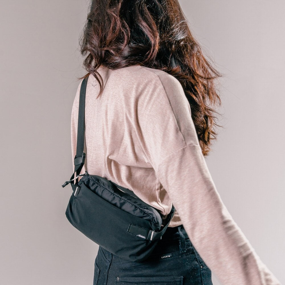 Matador ReFraction Packable Sling (black) - Ultraleichte, faltbare Hüfttasche für Städtereisen (2 Liter) von Matador