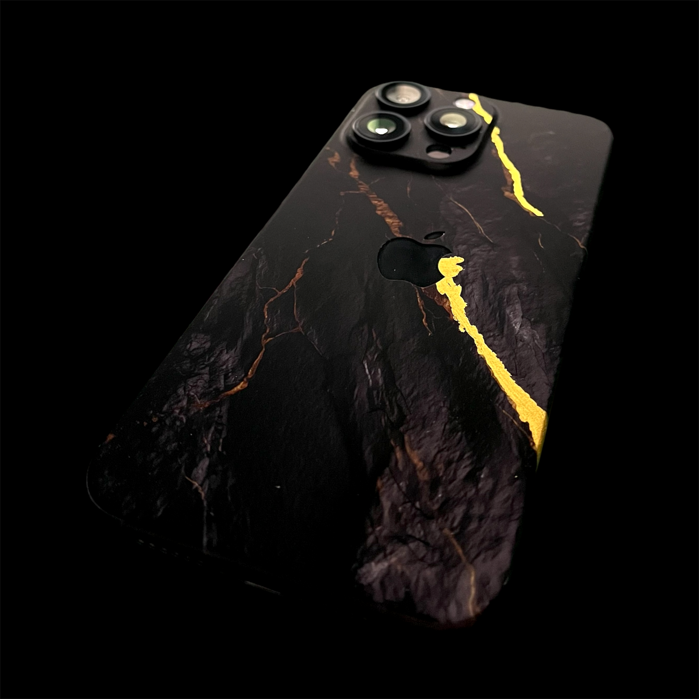 iPhone 16 Pro Max Skin mit 24K Gold Mine