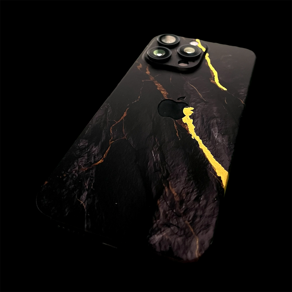 iPhone 16 Pro Skin mit 24K Gold Mine