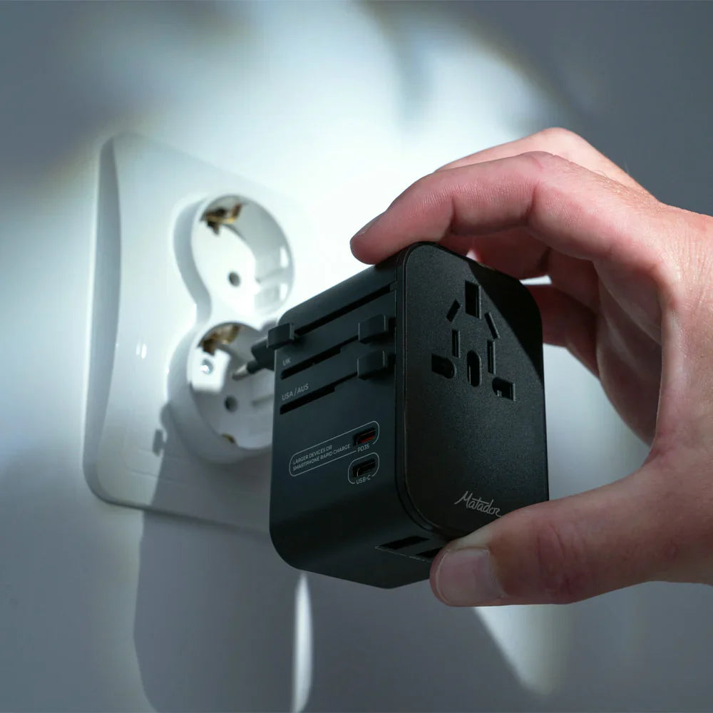 Matador - Reiseadapter für über 170 Länder mit USB-C PD 35W - Global Travel Adapter (black)