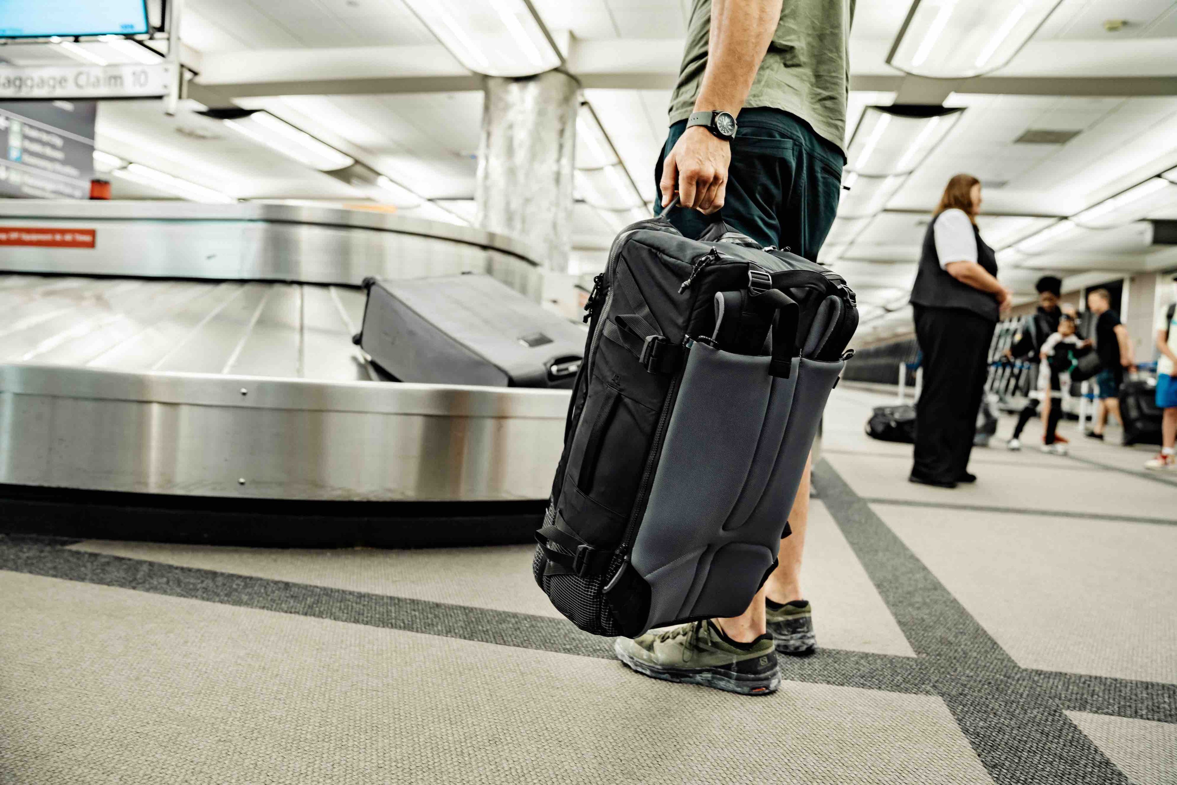 Matador GlobeRider45 Travel Backpack (black) - Handgepäckkonformer Rucksack für Weltreisen (45 liter) von Matador