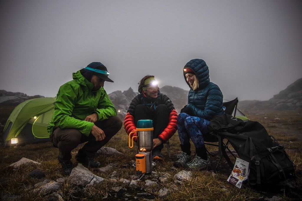 Campingkocher und Ladestation für Smartphones . Aus Holzfeuer Strom erzeugen ! BioLite CampStove Complete Cook Kit