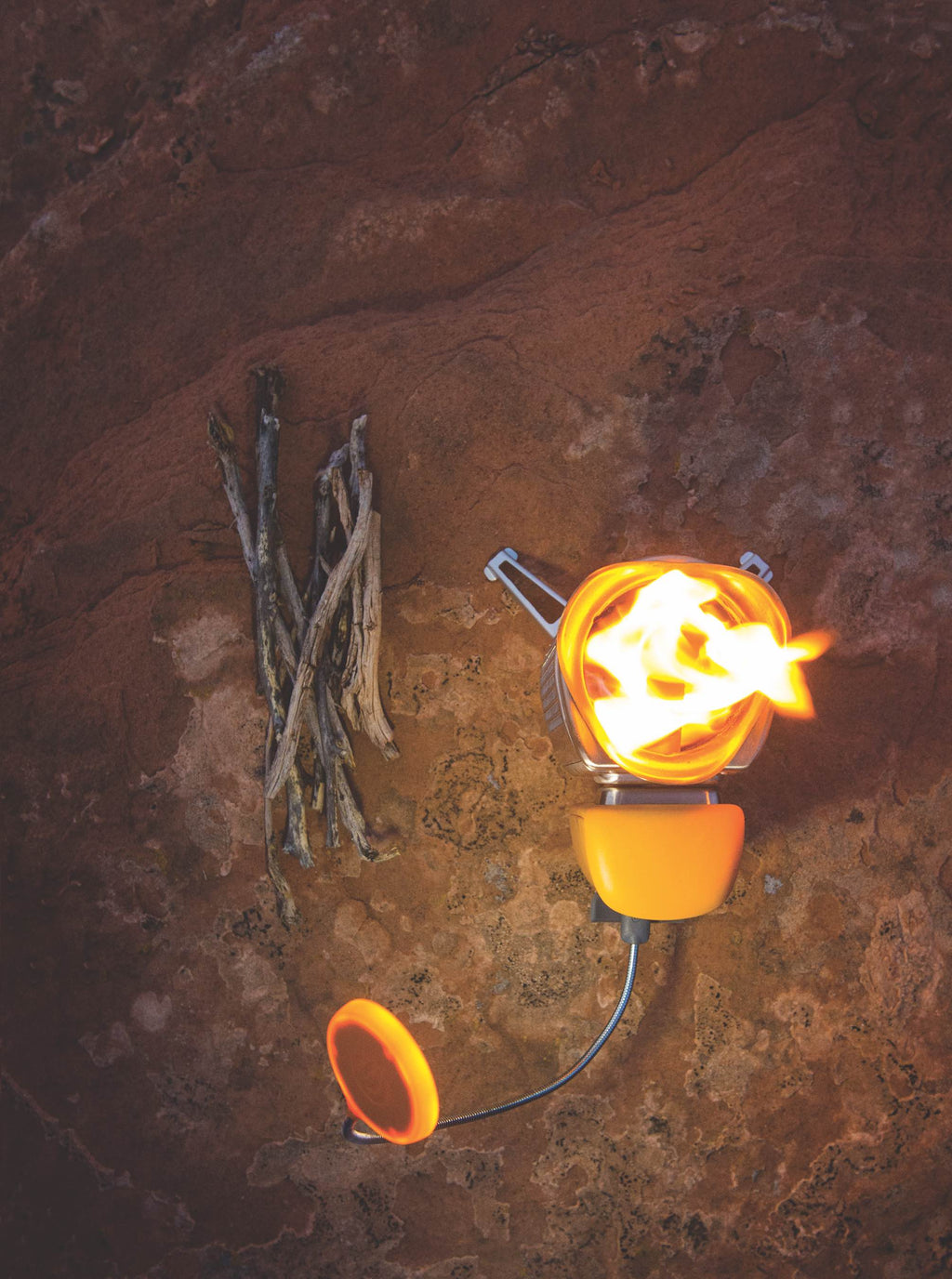 Campingkocher und Ladestation für Smartphones . Aus Holzfeuer Strom erzeugen ! BioLite CampStove Complete Cook Kit