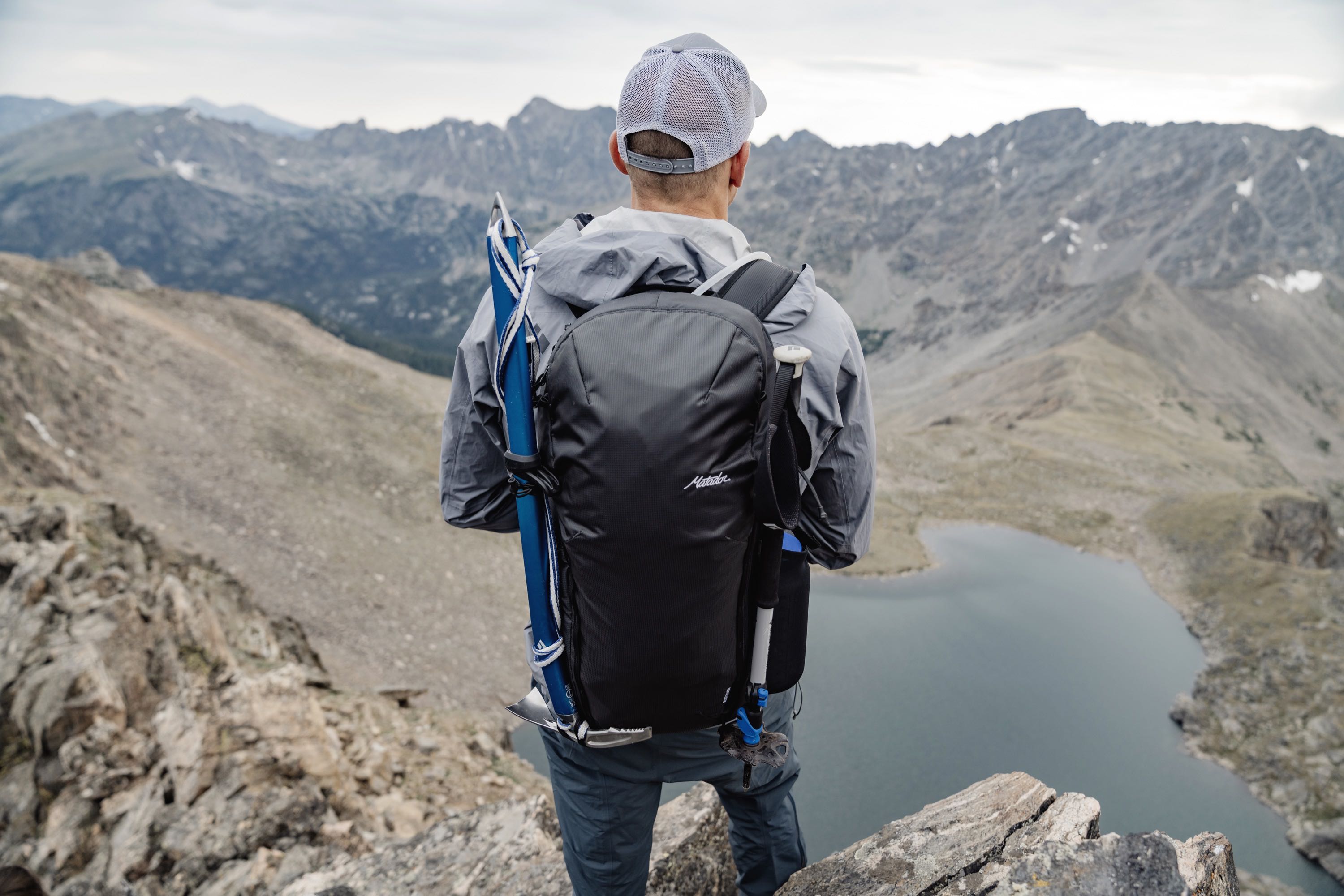 Matador Beast 28 - Ultraleichter, faltbarer Rahmenrucksack für Outdoor-Aktivitäten (28 Liter) von Matador